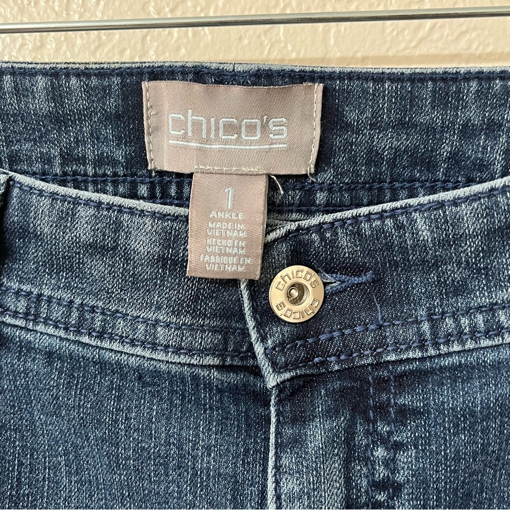Chicos, cropped cuffed denim jeans in a classic medium wash. Size Medium 8-10 - Picture 3 of 4